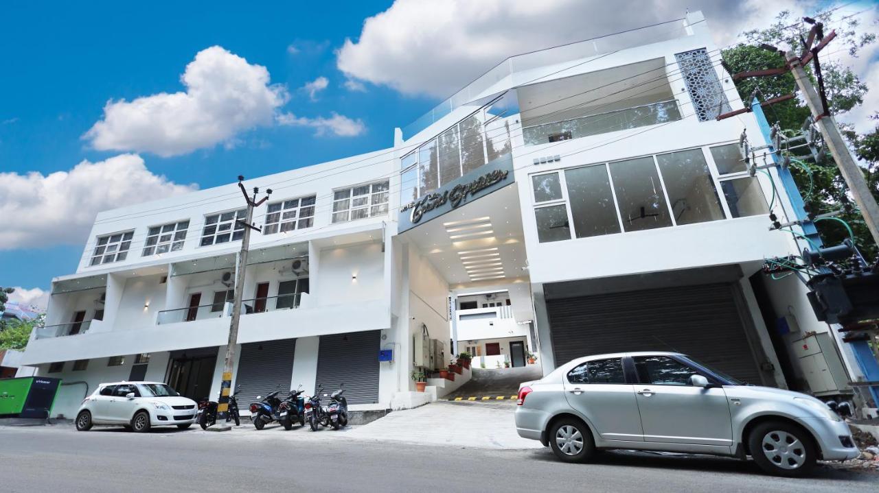 Hotel Grand Square 예르카우드 외부 사진